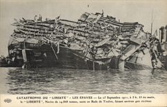 CPA Bateau Guerre Catastrophe du Liberte Les epaves 