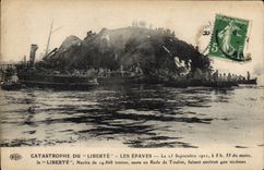 CPA Bateau Guerre Catastrophe du Liberte Les epaves 