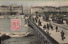 CPA Tramway Lyon Le pont Lafayette Byrrh Peniche Bateau