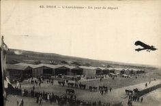 CPA Avion Aviation Bron l'aerodrome Un jour de depart