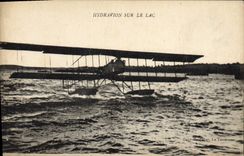 CPA Avion Aviation Hydravion sur le lac