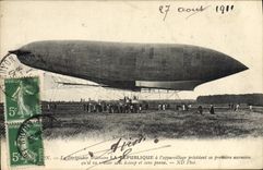 CPA Avion Aviation Dirigeable Zeppelin La Republique a l'appareillage 