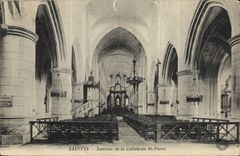 CPA Saintes Interieur de la Cathedrale St Pierre