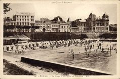 VINTAGE POSTCARD Royan the Beach and the Frontage of Foncillon