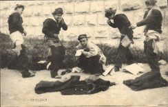 VINTAGE POSTCARD Marisn Boat a suspect