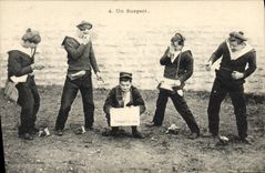 CPA Bateau Marins Un suspect