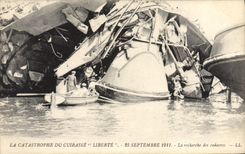 VINTAGE POSTCARD Boat Catastrophe of Freedom the research of the corpses