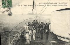 VINTAGE POSTCARD Bateau Navy On the beach Postpones of a warship during equipment