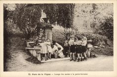 VINTAGE POSTCARD House of the children of the railwaymen of North Park of the Crouy Vine on Ourcq Train Washing of the hands small fountain