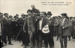 CPA Avion Aviation Circuit de l'Est Aviation Aout 1910 Aubrun a son arrivee est porte en triomphe 