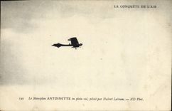 CPA Avion Aviation Monoplan Antoinette en plein vol pilote par Hubert Latham