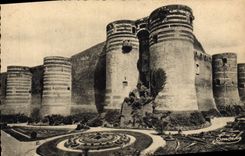 CPA Angers Le Chateau Et Ses Fosses Fleuris