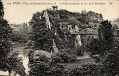 CPA Paris Parc des Buttes Chaumont Le Pont Suspendu Le Lac et le Belevedere