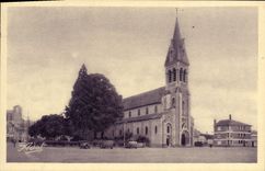 CPA Le Mans Place du Pre Eglise ND du Pre
