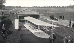 CPA Avion Aviation Aeroplane Wilbur Wright La rentree au hangar apres un vol