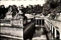 MODERN CARD Nimes Gardens Of the Fountain Les Bains Roman