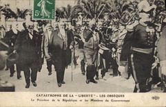 CPA Bateau de guerre Catastrophe du Liberte Les obseques Le President de la Republique et les membres du gouvernement 