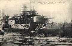 CPA Bateau de guerre Catastrophe du cuirasse Liberte Breche de la Republique