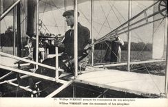 CPA Avion Aviation Wilbur Wright essaye les commandes de son aeroplane 