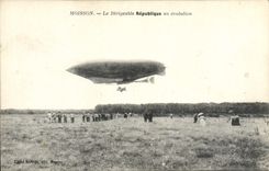 CPA Avion Aviation Zeppelin Dirigeable Moisson Le dirigeable Republique en evolution