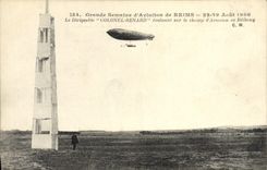 CPA Avion Aviation Zeppelin Dirigeable Colonel Renard evoluant sur le champ d'aviation de Betheny