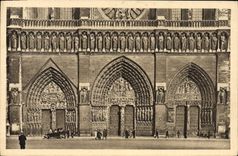 VINTAGE POSTCARD Paris While Strolling Gates Of Entry Of the Cathedral And Galeris Of the Kings