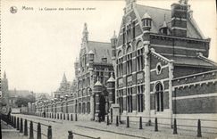 CPA Mons la caserne des chasseurs a cheval Militaria