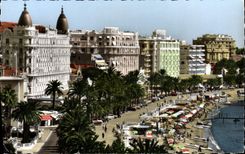CPM Cote D'Azur Cannes La Plage La Croisette et les palaces