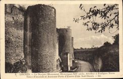 CPA Loches Le Donjon Tour d'enceinte et ancienne porte d'entree