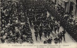 CPA Bateau Funerailles des victimes de la terrible Catastrophe du Liberte Le cortege Les amiraux