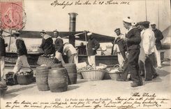 CPA Bateau La poste aux choux en escadre 