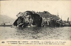 CPA Bateau Catastrophe du Liberte Les epaves 