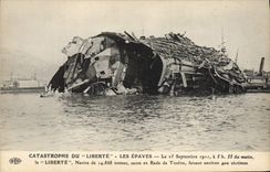 CPA Bateau Catastrophe du Liberte Les epaves