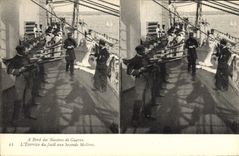 CPA Bateau A bord des navires de guerre L'exercice du fusil aux seconds maitres