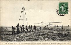 VINTAGE POSTCARD Avion Aviation Airplanes the assistances go up the weight of the pylon for the launching of the airplane of Wilbur Wsright