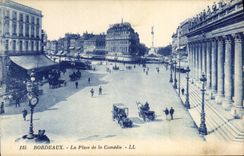 CPA Bordeaux La Place De La Comedie