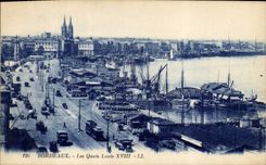 CPA Bordeaux Les Quais Louis XVIII Bateaux
