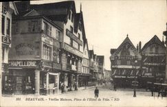 CPA Beauvais Vieilles Maisons Place de L' Hotel de Ville Chapellerie 