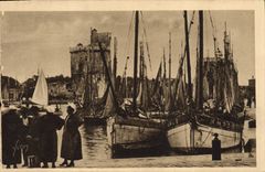 VINTAGE POSTCARD La Rochelle Brin of causette while waiting for the sinners Fishes