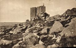 VINTAGE POSTCARD Cairn Brea Castle