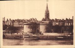 CPA Saint Malo Les Quais Et La Grande Porte Bateau