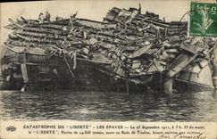 CPA Bateau Catastrophe du cuirasse Liberte Les epaves