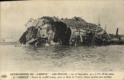 CPA Bateau Catastrophe du cuirasse Liberte Les epaves 