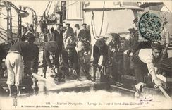 CPA Bateau Lavage de pont a bord d'un cuirasse