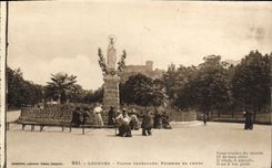 Peregrinos pesados del couronnee de la Virgen de la POSTAL de la VENDIMIA en rezo