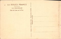 Claro de luna de La Rochelle de la POSTAL de la VENDIMIA en el barco portuario