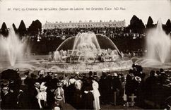 VINTAGE POSTCARD Park Of the Castle Of Versailles Basin De Latone large water