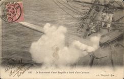 CPA Bateau Le lancement d'une torpille a bord d'un cuirasse