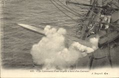 CPA Bateau Le lancement d'une torpille a bord d'un cuirasse