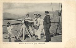 CPA Bateau Exercice d'un canon de 47mm a tir rapide